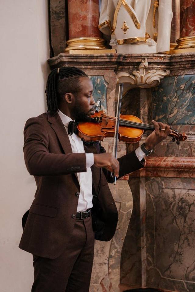 David Etim (Isonil) performing on violin